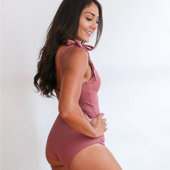 NWT Breastfeeding Swimsuit with Tie Straps - Picture 3 of 7